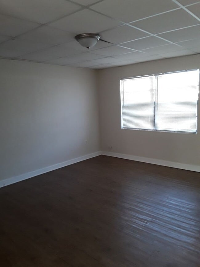 Foto del edificio - Great location two bedroom one bath with a...