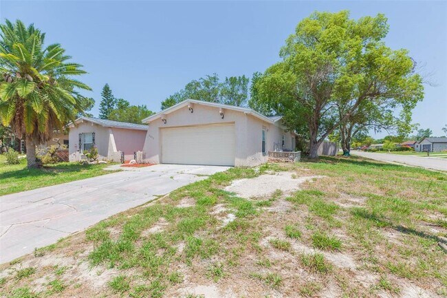 Building Photo - 8253 Redfield Dr