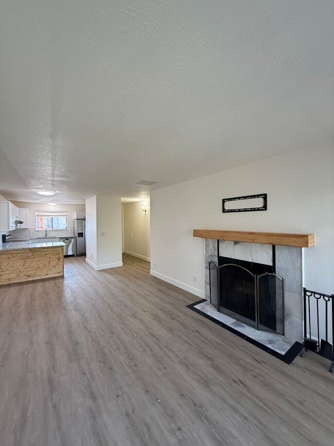 Building Photo - Spacious 2Bd/1Ba Condo in Westminster! Ava...