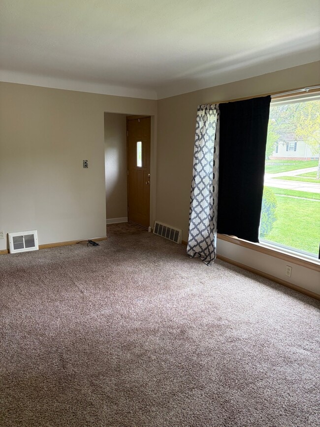 Photo - 1348 Beaconfield Rd House