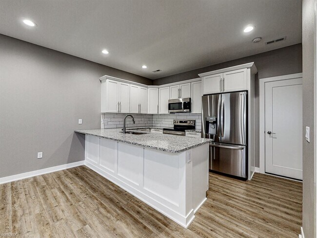 Foto del edificio - 3 br, 2.5 bath Townhome - 640 SE Greyson Ln