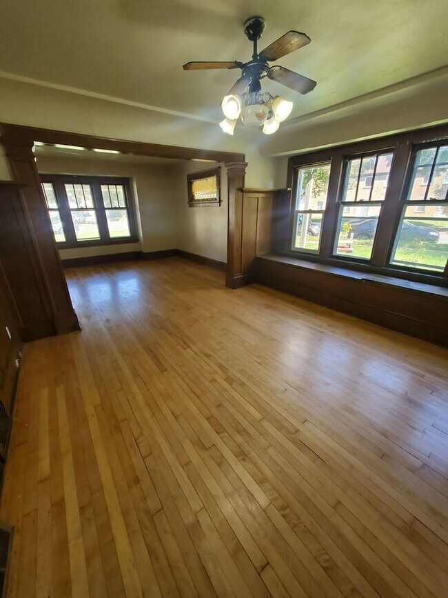 Foto del edificio - 3201-3203 W. Bobolink Ave. (Duplex)