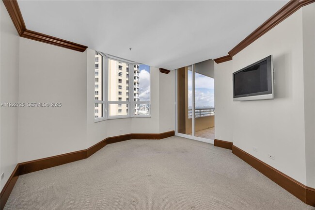 Building Photo - 808 Brickell Key Dr