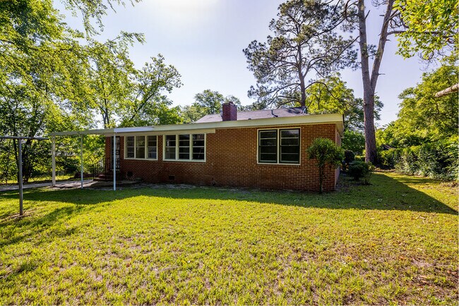 Building Photo - 2819 Gardenia St