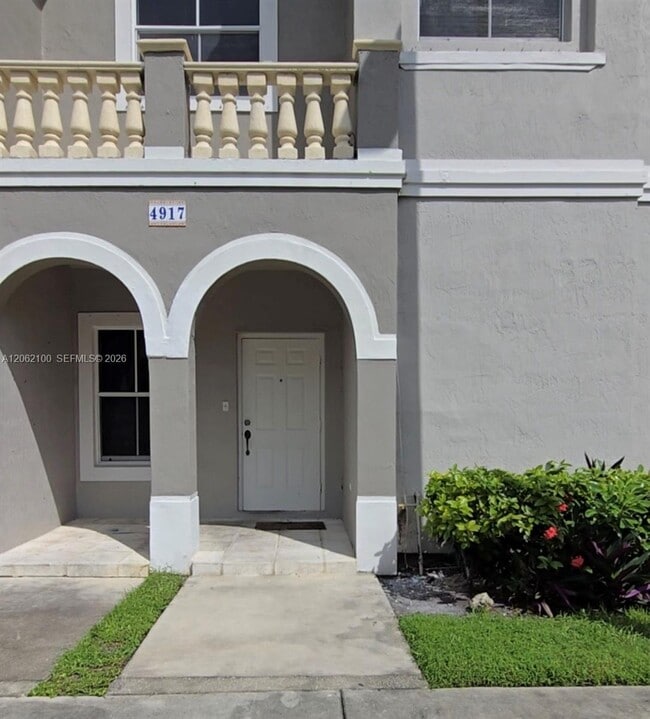 Building Photo - 4917 SW 141st Ave