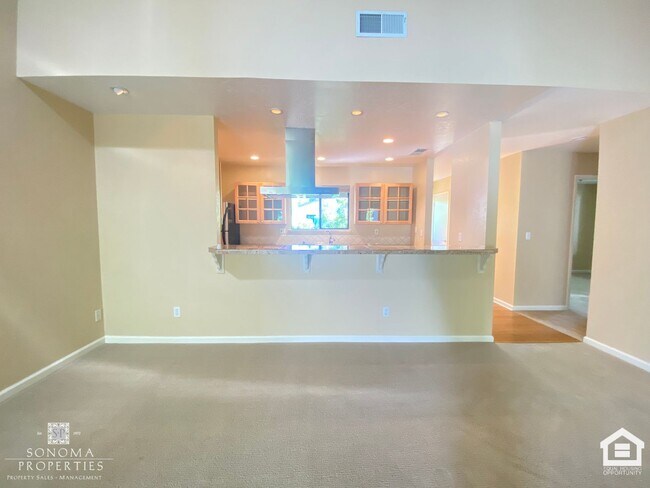 Building Photo - 2BD/2BA Upper-Level Condo on Sonoma's East...