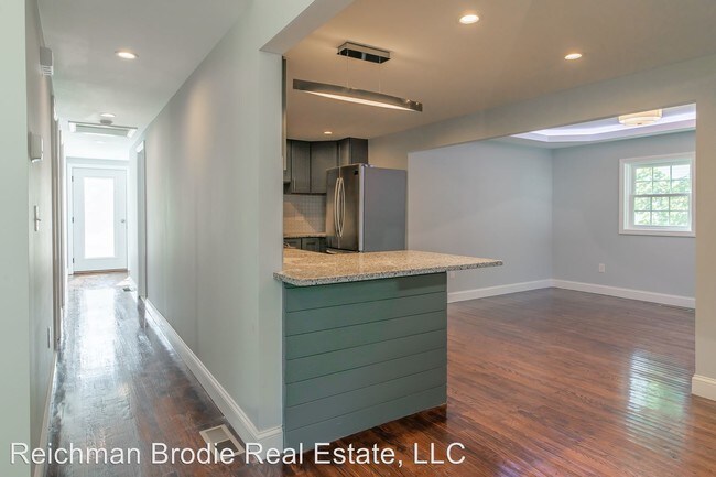 Building Photo - 3 br, 2 bath House - 176 Montowese