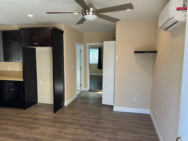 Living room/Hallway - 11243 Valerio St