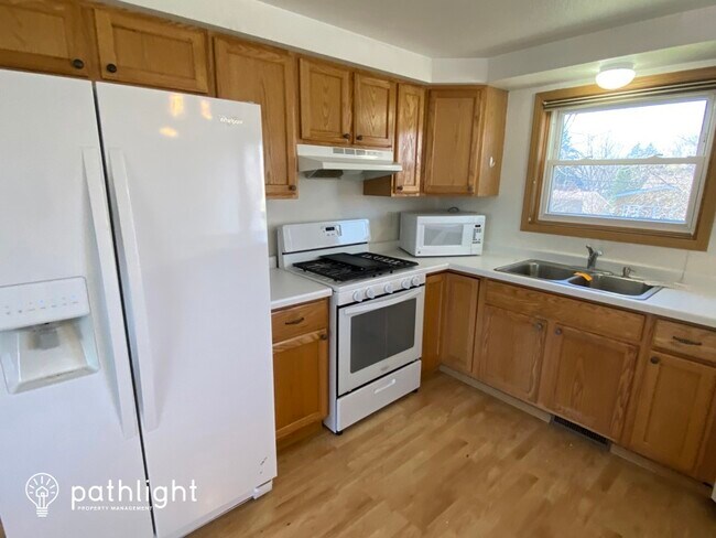 Building Photo - 2405 Driftwood Dr., Holiday Hills, IL, 60051