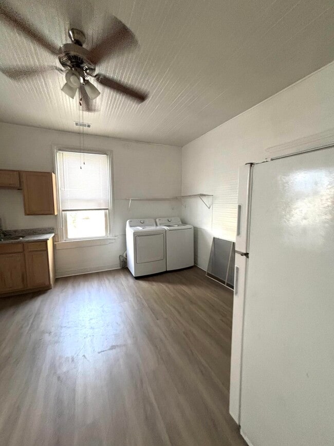 Building Photo - 642 Crawford Ave