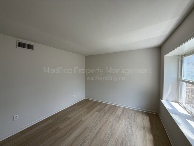 Foto del edificio - 809 Denton Cir