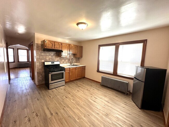 Foto del edificio - 7050 S Maplewood Ave