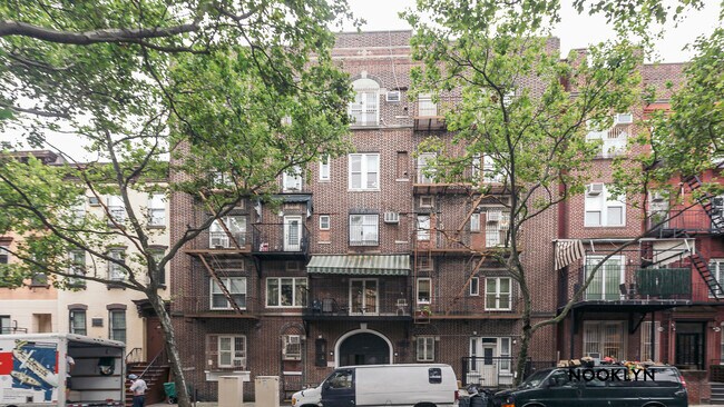 Building Photo - 248 Hewes St