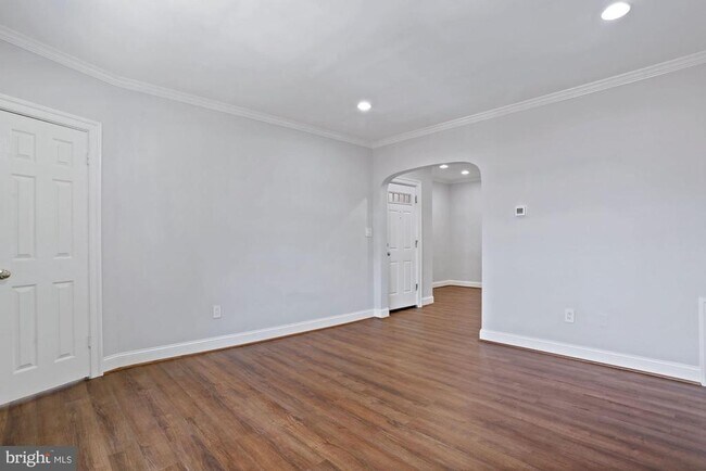 Building Photo - 1618 18th St SE