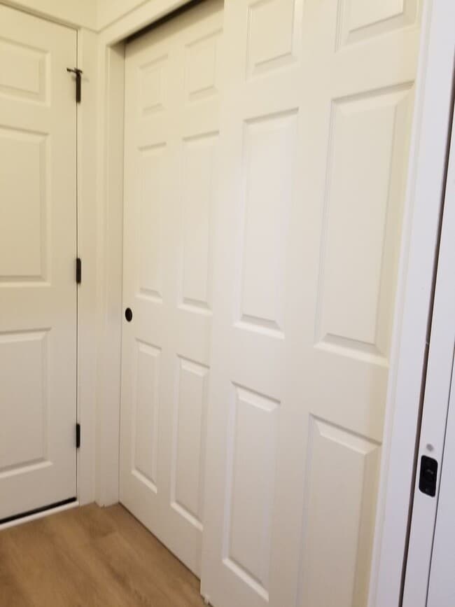 Building Photo - Newer two bedroom/two bath duplex | Availa...