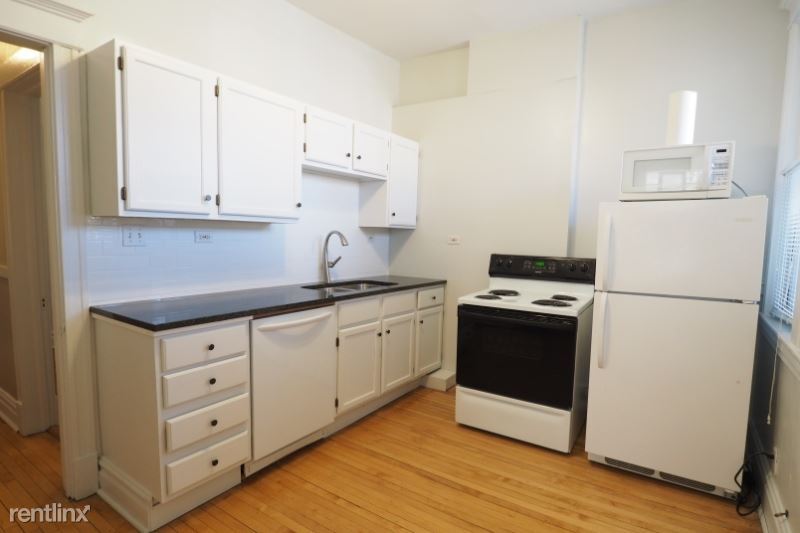 Primary Photo - 1612 W Berteau Ave