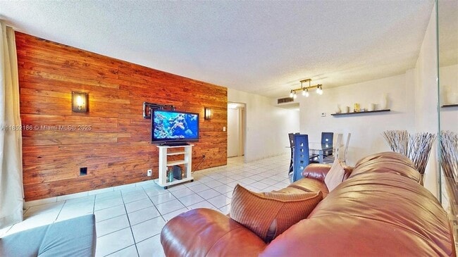 Foto del edificio - 5050 NW 7th St