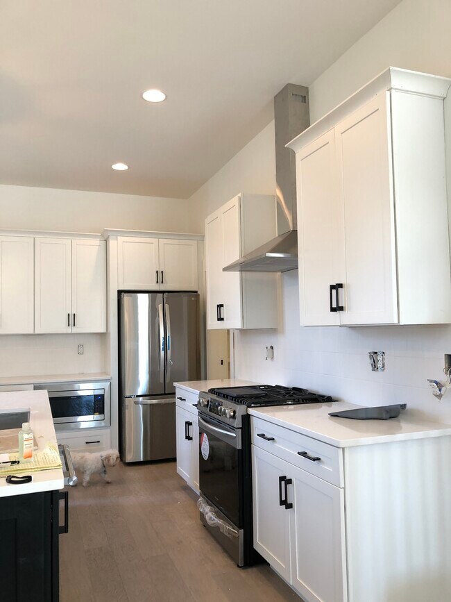 Building Photo - 924 Caruthers Ave