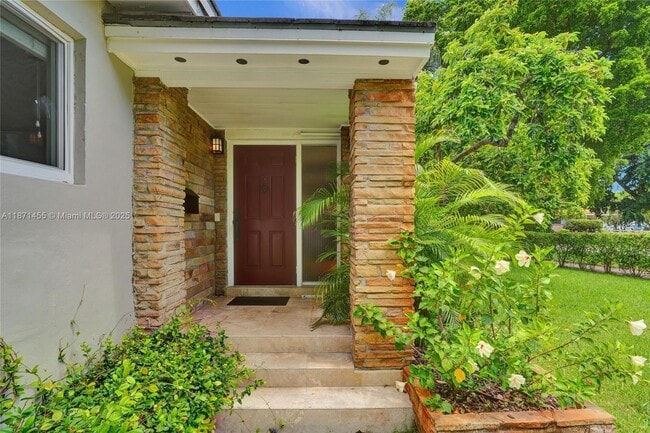 Building Photo - 5620 Alhambra Cir