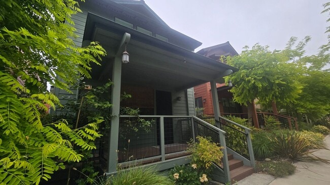 Building Photo - Newer 3-bedroom, two-story home located ju...