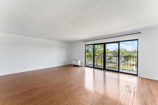 Foto del edificio - 1150 River Rd