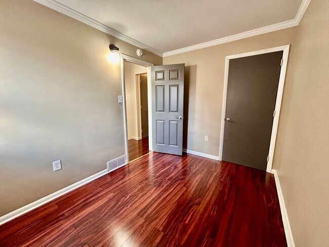 Foto del edificio - Spacious 4-Bedroom Home in Lancaster