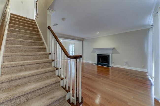 Foto del edificio - 64 Mt Vernon Cir
