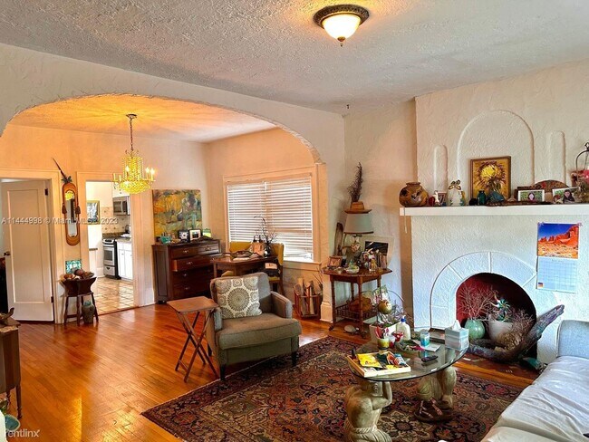 Foto del edificio - 3 br, 2 bath House - 1214 Madrid St