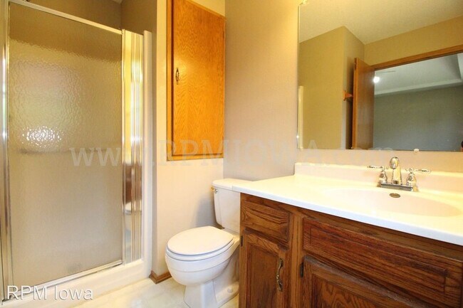 Building Photo - 125 28th Ct