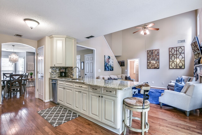 Photo - 6165 Pattingham Dr House