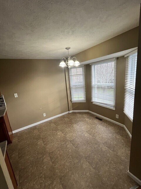 Foto del edificio - "Charming 3-Bedroom Home with 2 Full Baths on Grant Avenue!"