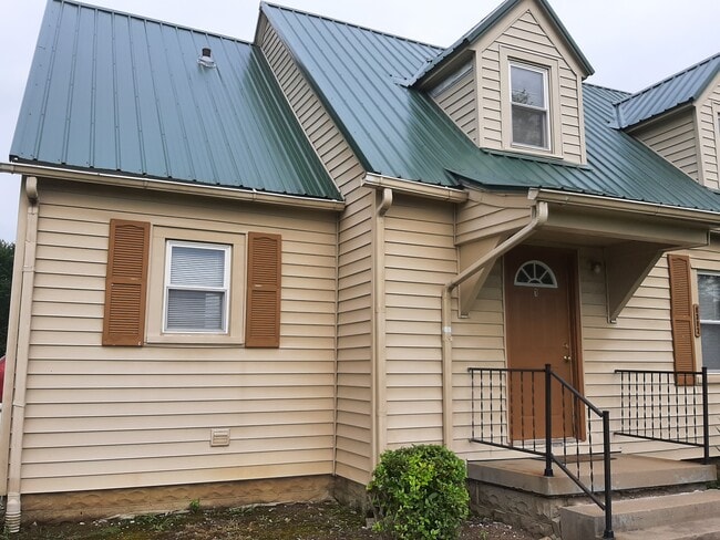 Building Photo - 8382 S US Hwy 41