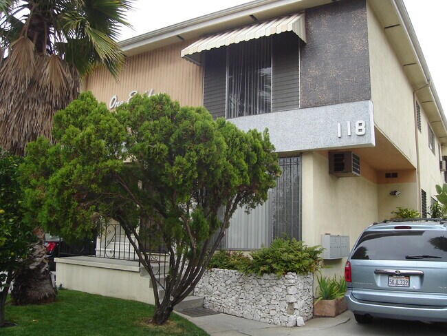 Foto del edificio - 118 S Hayworth Ave