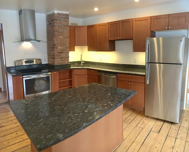 Foto del edificio - 227 Egremont Plain Rd