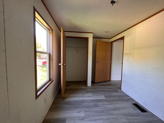 Building Photo - 3/1 Trailer available now