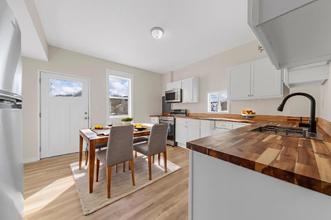 Foto del edificio - 204 E 2nd St