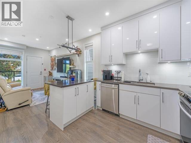 Building Photo - 5069 Earles St