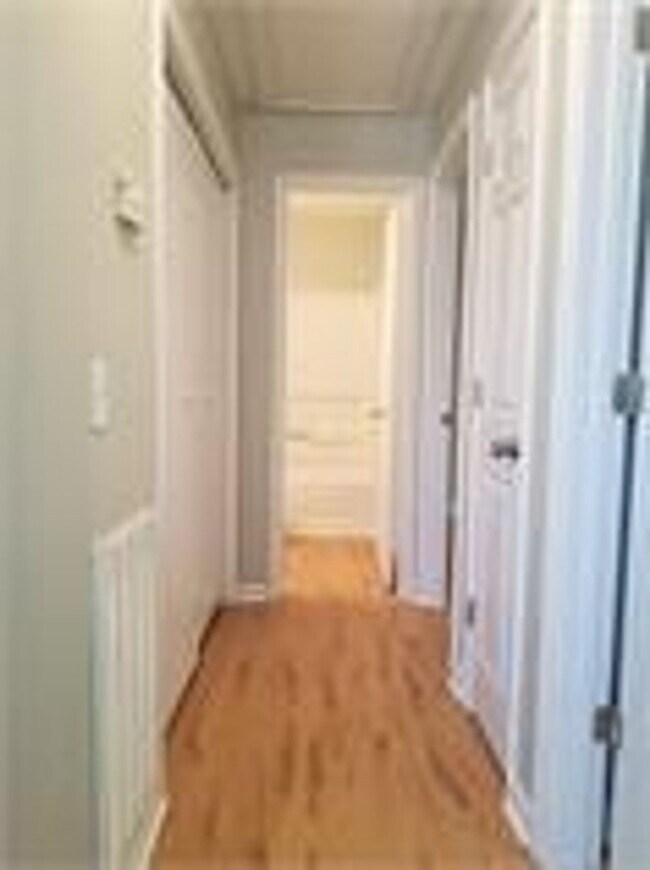 Foto del edificio - 2 bd 1 ba duplex in a Great Location