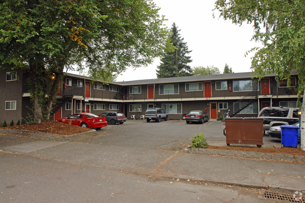 Primary Photo - Westmoreland Apartments