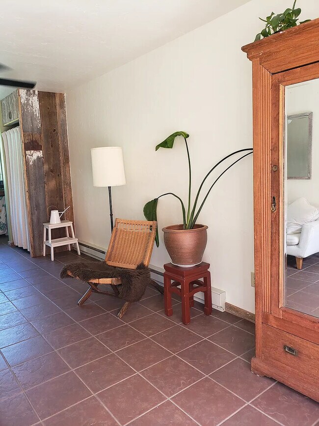 Foto del edificio - 3104 Hager Ln