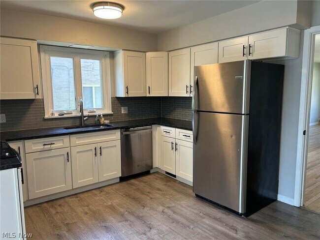 Foto del edificio - 17914 Chagrin Blvd