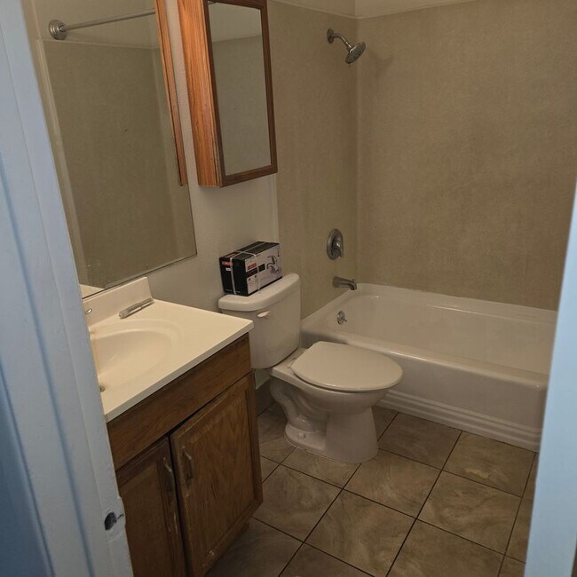 Foto del edificio - 2613 Andover Ave