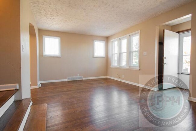 Photo - TRISARA 3129/3131 CASS ST Apartment