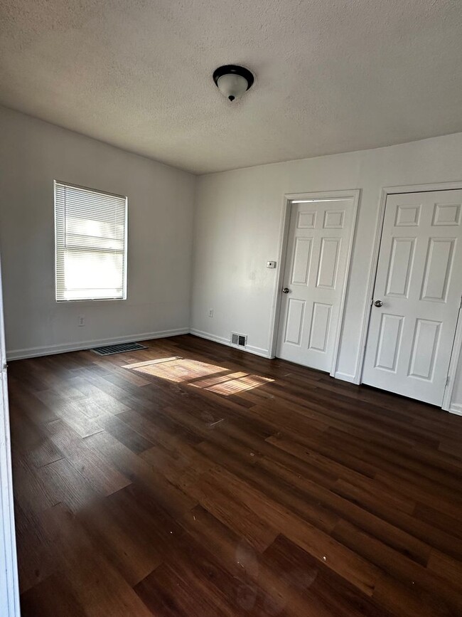 Foto del edificio - 3 bedroom 1 bath