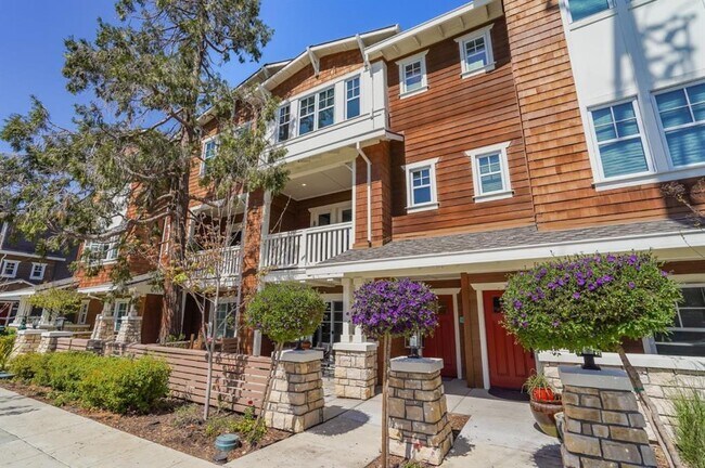 Building Photo - 402 Encinal Ave