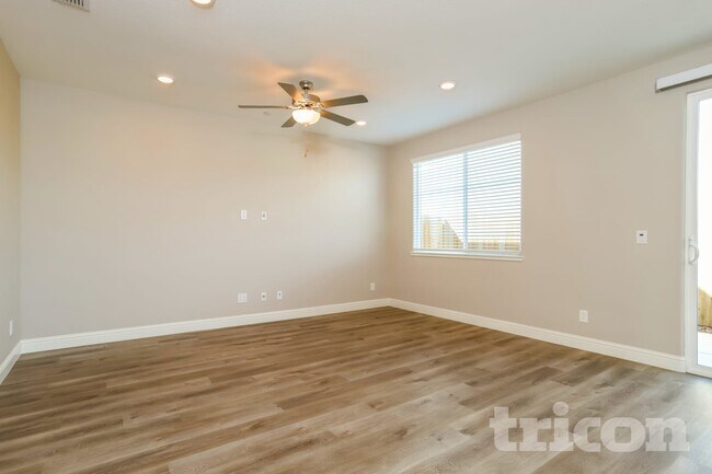 Foto del edificio - 2640 Miller Run Ln