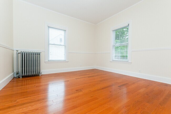 Building Photo - 157 Langley Rd