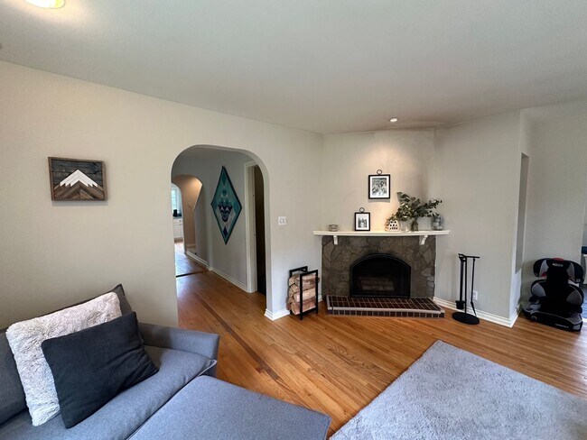 Building Photo - Briercrest ~ North Seattle Home