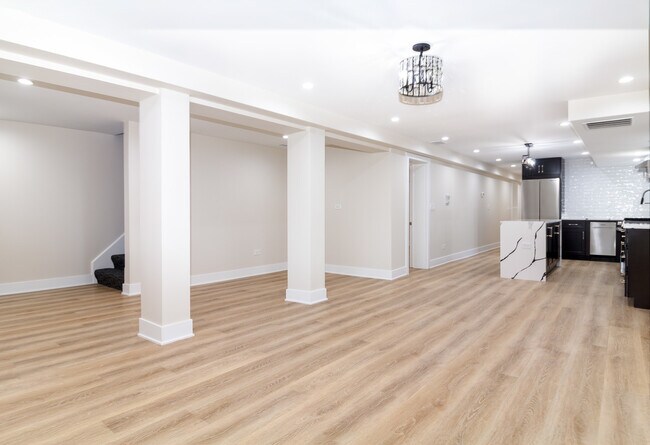 Foto del edificio - 440 E 49th St