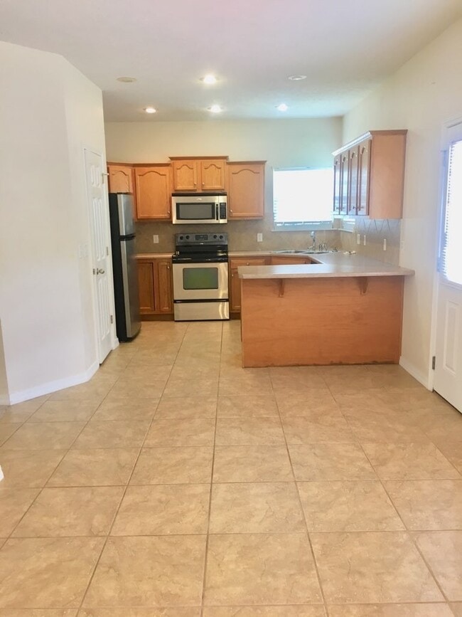 Building Photo - Beautiful Home In A Peaceful Residential N...